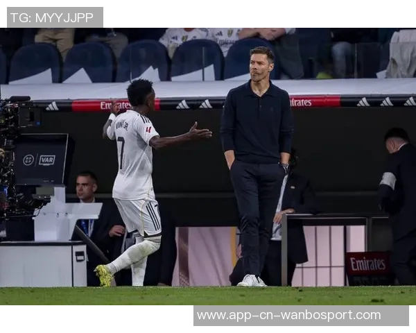 阿隆索与贝林关系紧张或因不自信导致矛盾加剧的深层原因分析