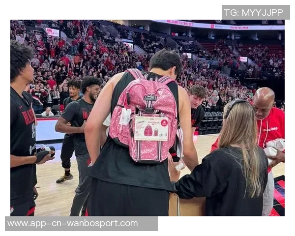 媒体人评论杨瀚森背粉色书包学舞蹈展现纯粹享受而非融入的真实状态